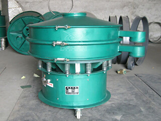 是在支撐座,可以自由移動(dòng),配合起來(lái),完美的處理一條生產(chǎn)線(xiàn),也可叫做移動(dòng)篩分輸送一體機(jī)。